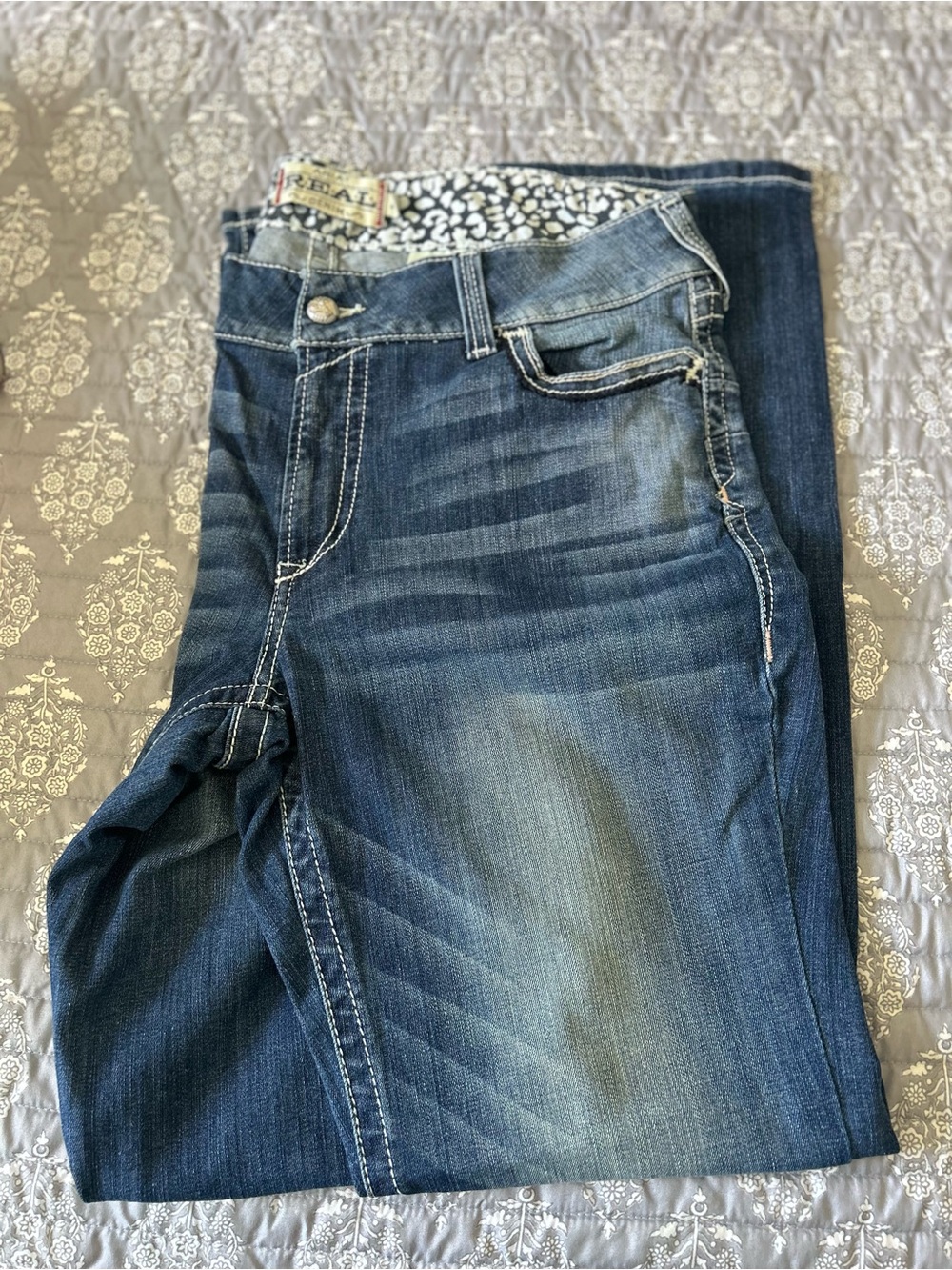 ARIAT Women's Mid-Rise Bootcut Leg Jeans in Dark Blue Wash